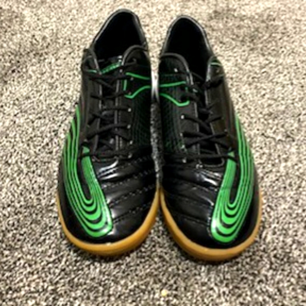 Mens indoor soccer shoes